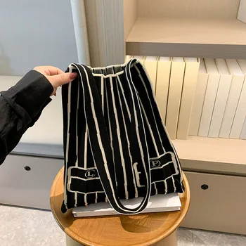 Вязаная чанта през рамо 2023, нов корейски стил, просто мода шарени клетчатая своеобразна чанта за съхранение с голям капацитет, ежедневни универсална