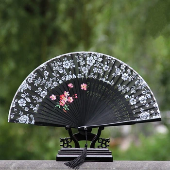 Разноцветни старинни китайски бамбукови копринени сгъваеми вентилатора за подаръци и художествени колекции