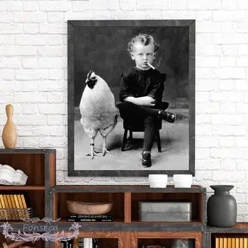 Плакат в стил винтажной снимки, странно момче, пушачите с вашите домашни пилешко месо, Старинен портрет, художествена картина върху платно, монтиран на стената арт декор