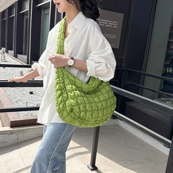 Стеганая мека чанта през рамо за жени, плисе чанти за рамо с облак мехурчета, голяма чанта-тоут, дизайнерска чанта-кофа, чанти с рюшами, 2023